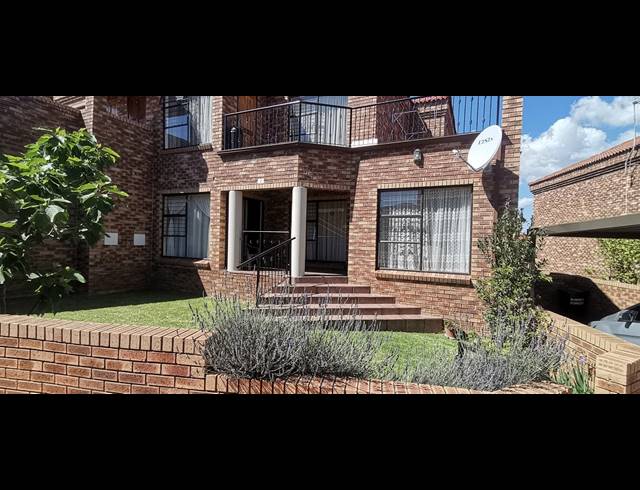 2 BEDROOM TOWNHOUSE FOR SALE IN LIEFDE EN VREDE